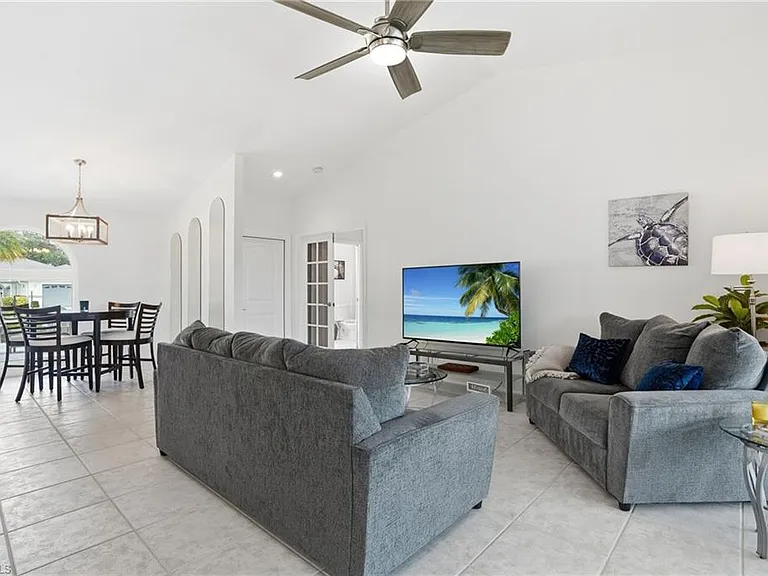 132 Bordeaux Cir — Photo 16