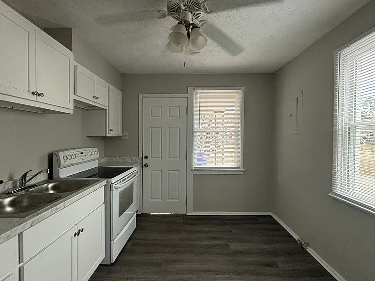 200A N Virginia Ave — Photo 7
