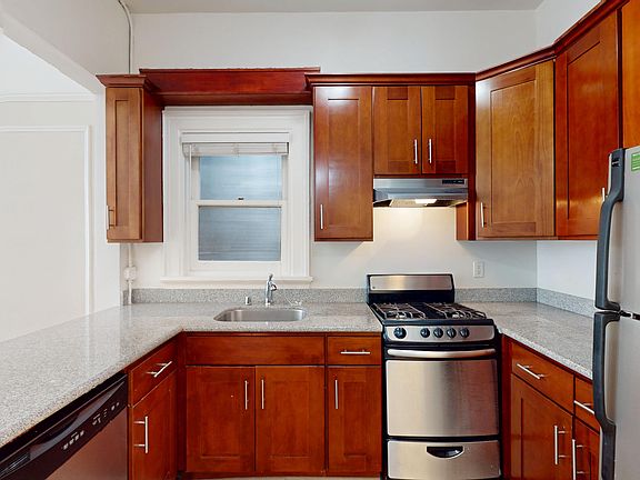4th image of 1560 Sacramento St APT 109