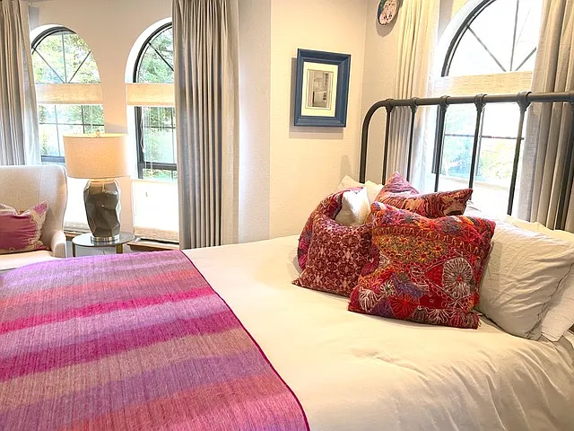 3 bed, 2200 sqft, $2,450 — Photo 2