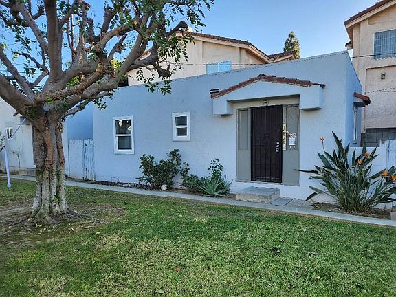 Small 1 bedroom back house. No one above or below or attached to you! So much better than an apartment.