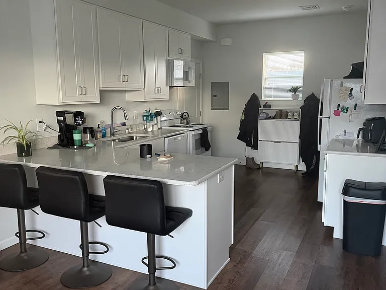 2727 Columbia Ave #102 — Photo 7