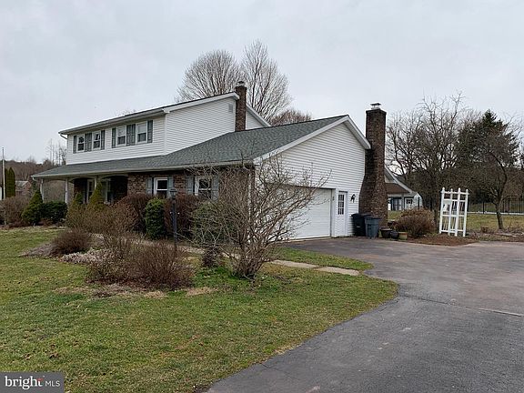 2nd image of 5061 Meadow Ln