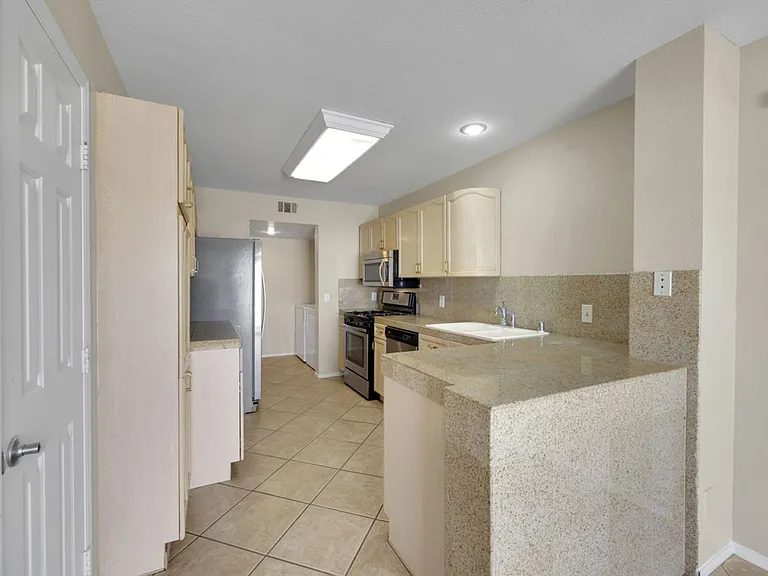 2600 Pebblegold Ave — Photo 7