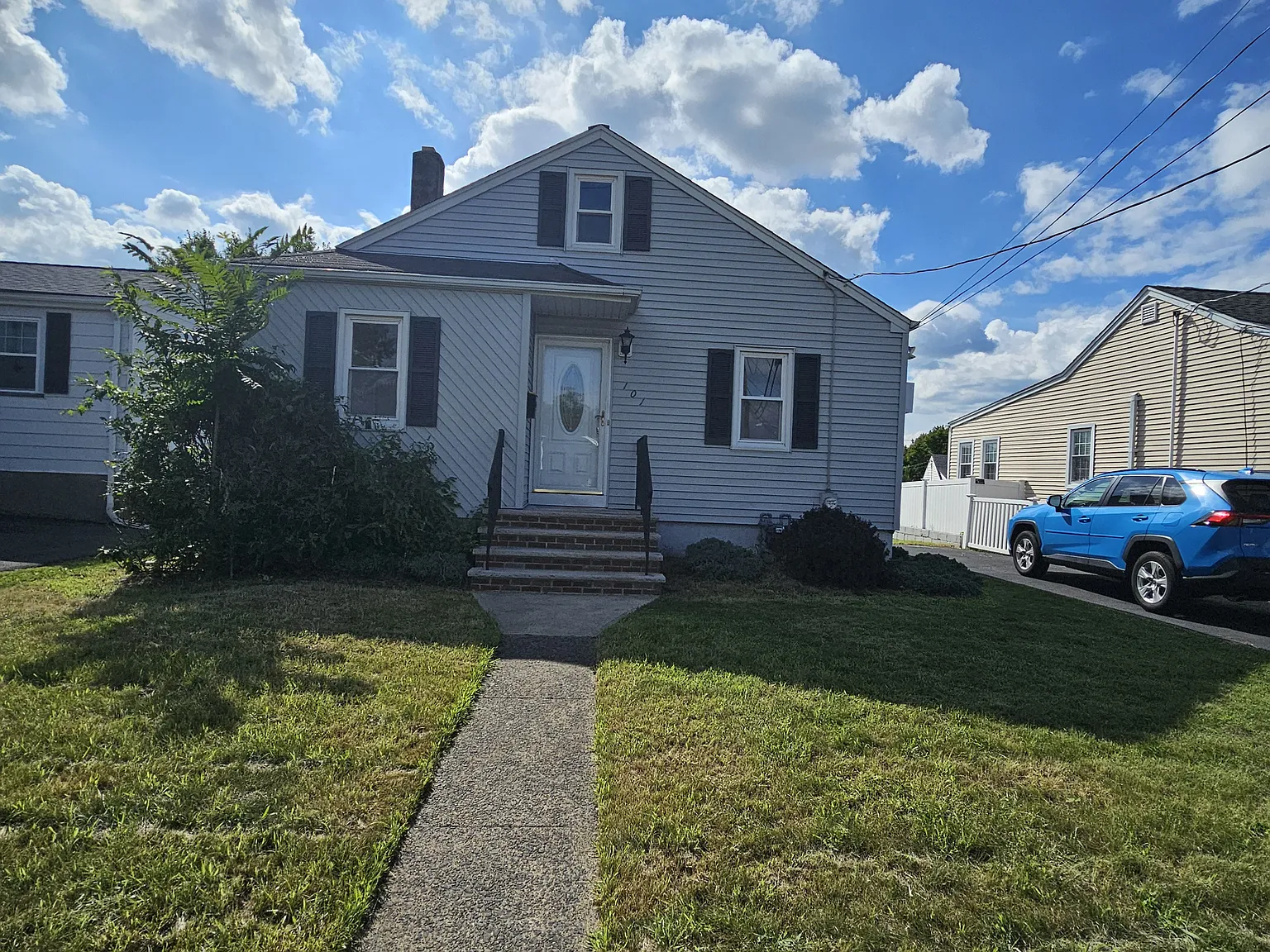 3 bed, 1100 sqft, $3,300 — Photo 1
