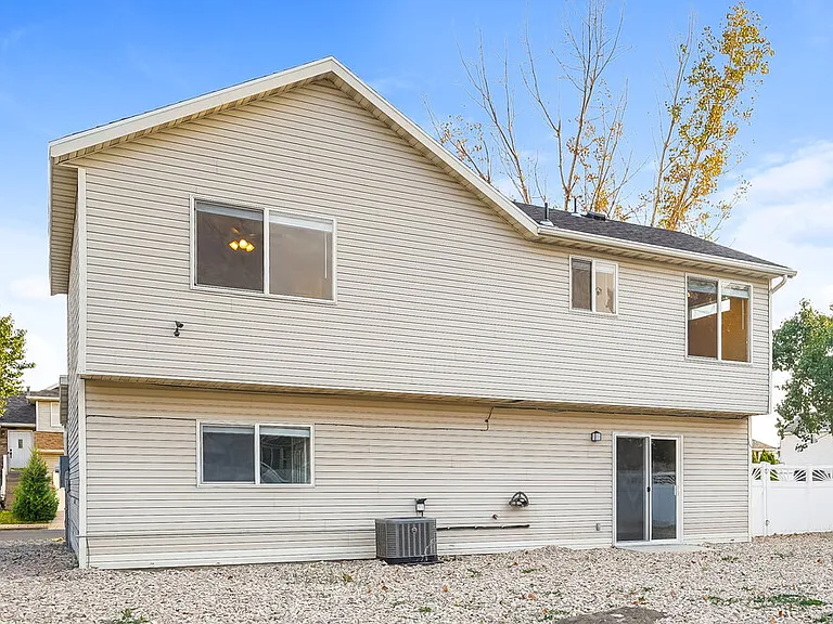 1922 W Quarter Horse Ave — Photo 17