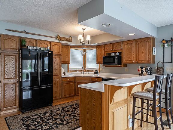 4th image of 369 Charter Oak Pl