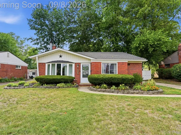 19825 Maplewood St, Livonia, MI 48152