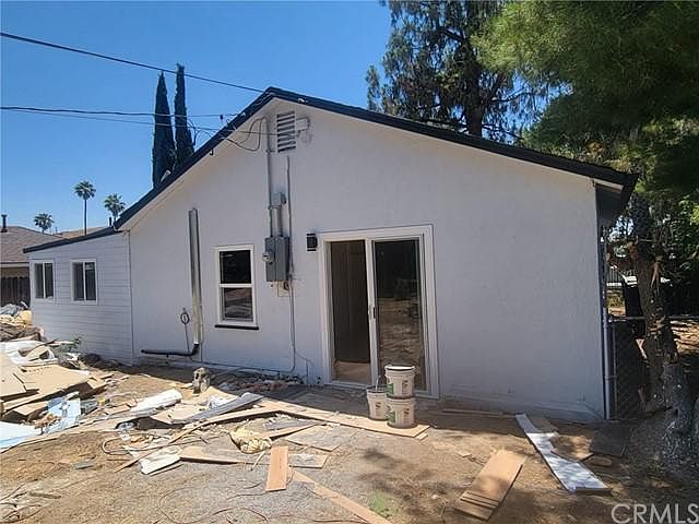 2nd image of 1596 Sheridan Rd
