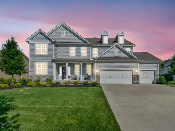 201 Harvester Dr, Akron, OH 44321