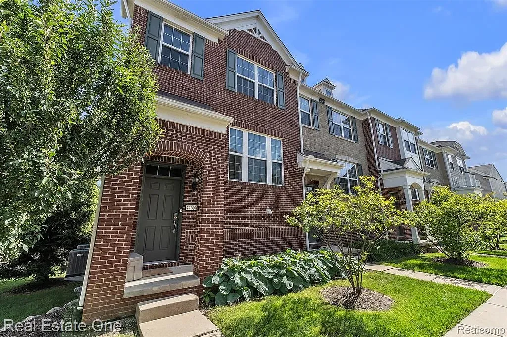 3 bed, 2.5 bath, 1520 sqft, $2,450 — Photo 3