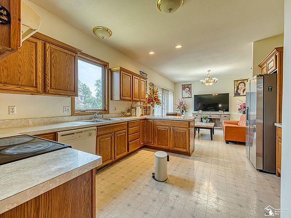 5th image of 2960 E Country Ln