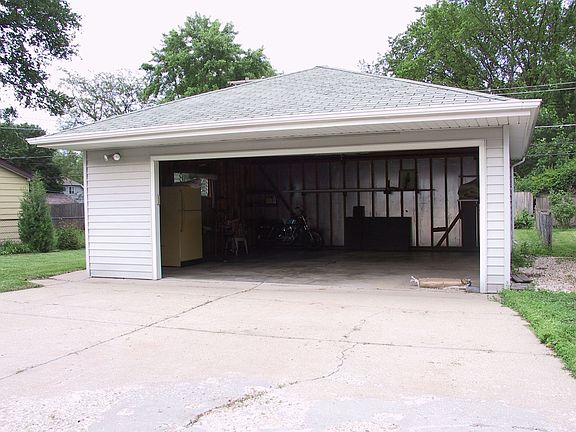 2+ Car Garage
