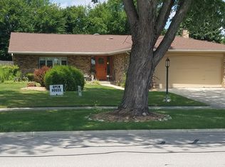 156 W Cunningham Dr, Palatine, IL 60067