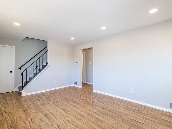 5th image of 504 Scott Ave
