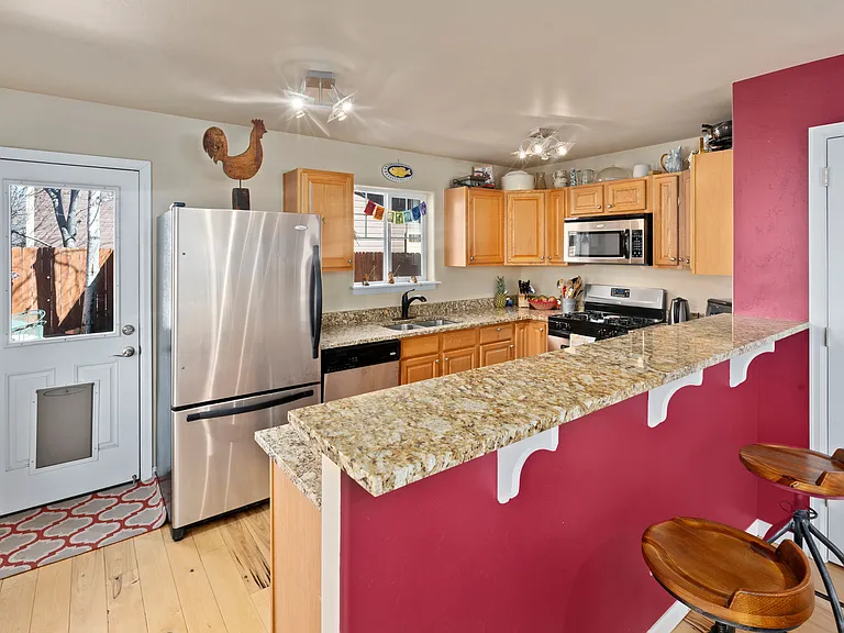339 Cleveland Pl — Photo 6