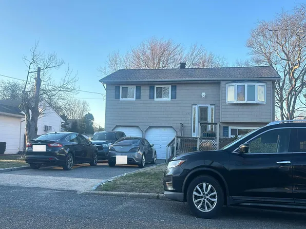 171 W Plum St, Brentwood, NY 11717