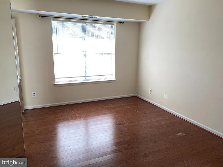 5800 Cove Landing Rd #201 — Photo 8