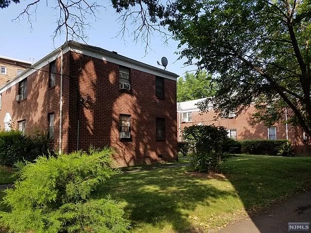 2nd image of 433 Broad Ave