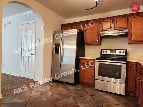 4th image of 1090 Thompson Rd