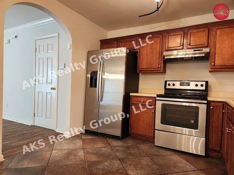 1090 Thompson Rd — Photo 4