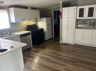 5498 Parkton Rd, Hope Mills, NC 28348
