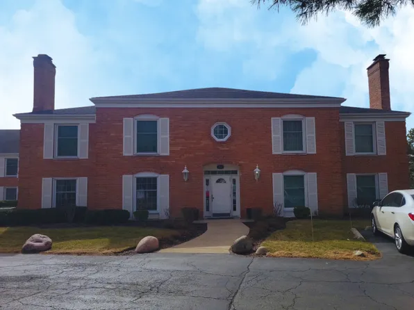 120 Carriage Way Dr #B103, Burr Ridge, IL 60527