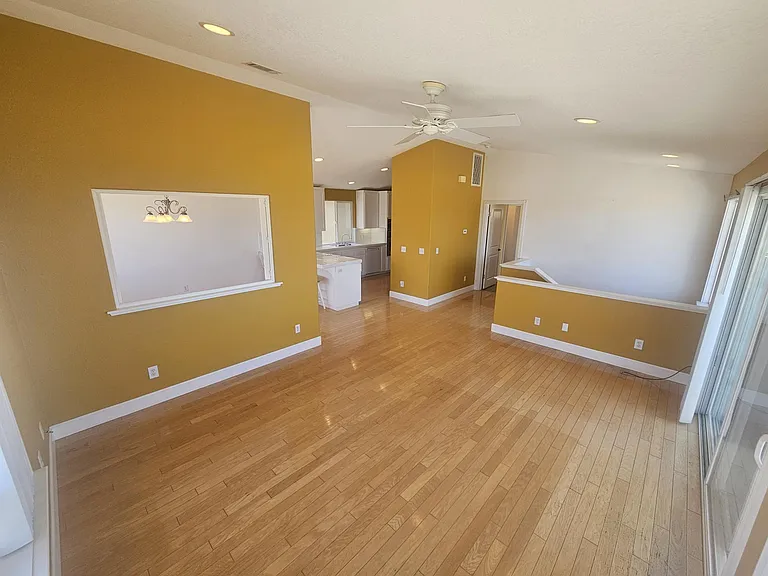300 Trinidad St — Photo 6