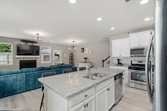 3 bed, 2.5 bath, 1848 sqft, $2,495 — Photo 3