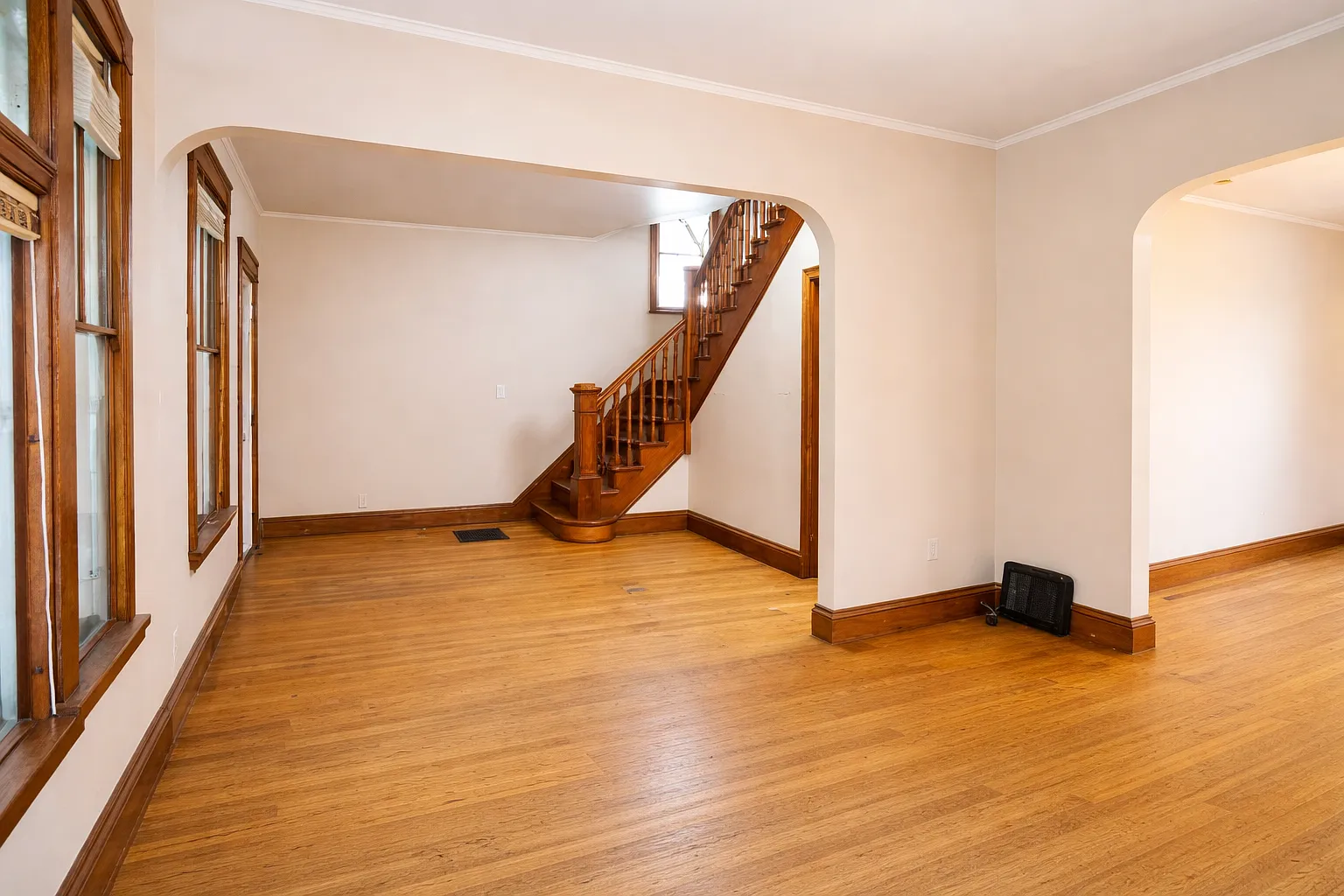 5 bed, $3,100 — Photo 3