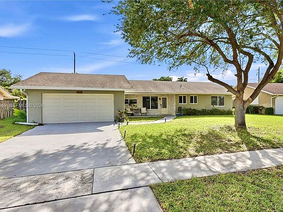 2nd image of 1200 Rowayton Cir