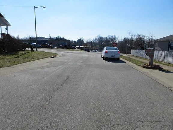 4th image of 104 Hillview Ct