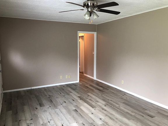 5th image of 2300 Edgelea Dr