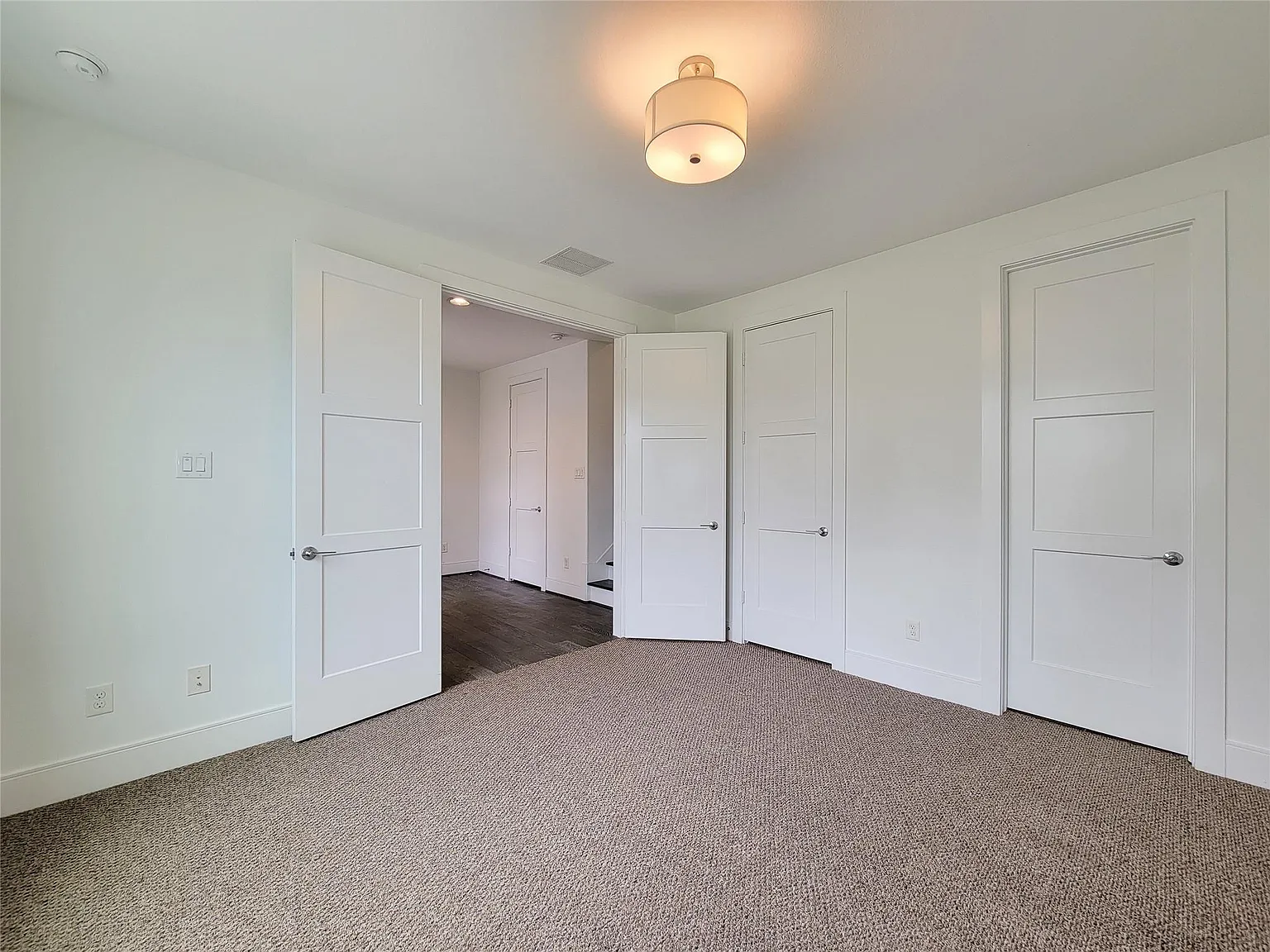 3 bed, 3.5 bath, 2374 sqft, $2,900 — Photo 4
