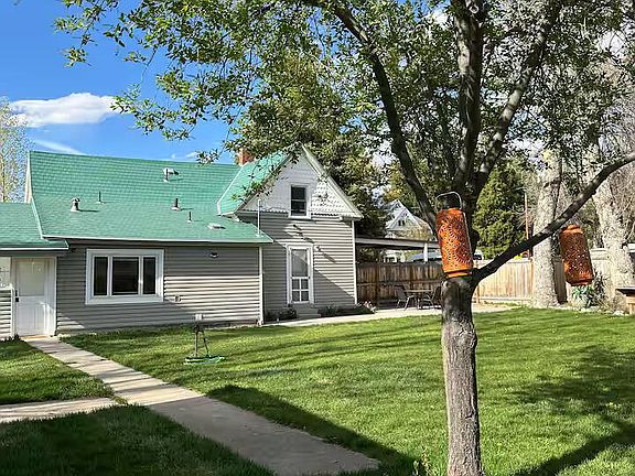 4th image of 288 E Center St