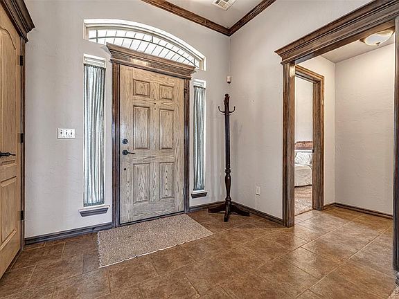 5th image of 551 W Chickasaw Court Way