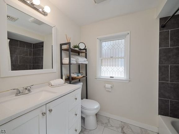 5th image of 108 N Gaston Ave