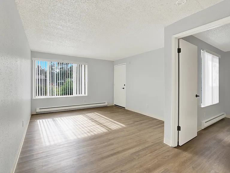 Capri Apartments — Photo 41