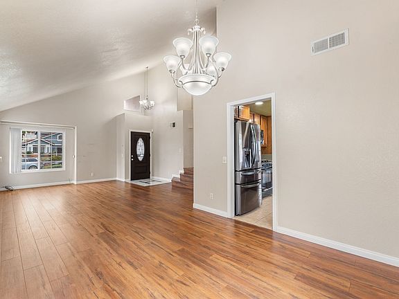 4th image of 833 Joanna Dr