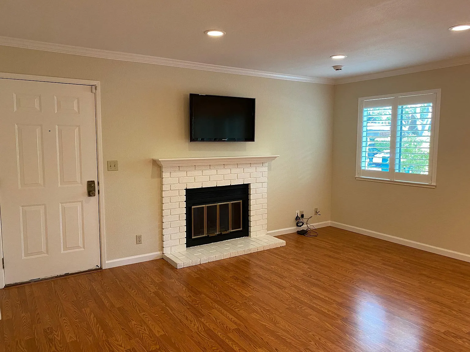 2 bed, 904 sqft, $3,100 — Photo 1