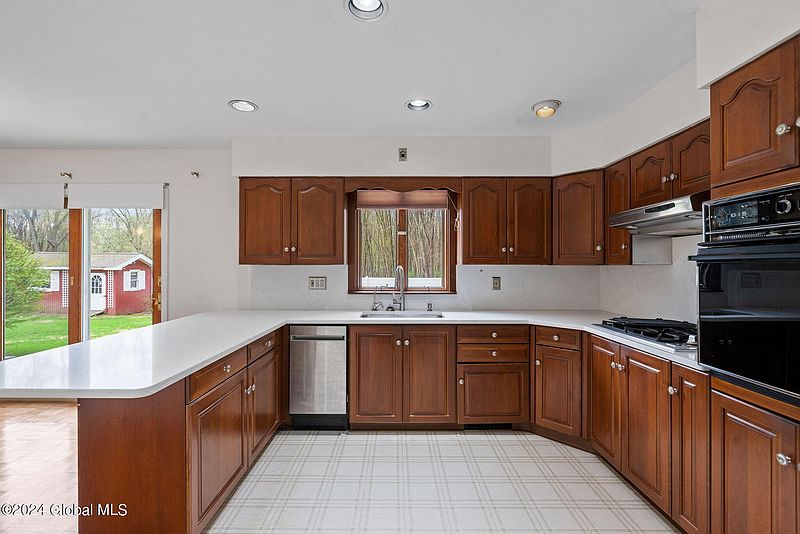 5th image of 2795 Curry Road