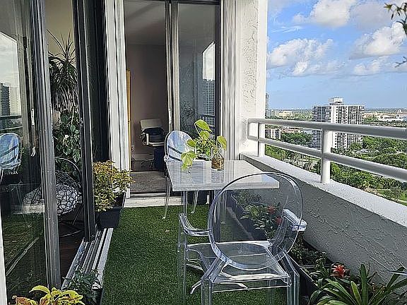 4th image of 20355 NE 34th Ct APT 1921