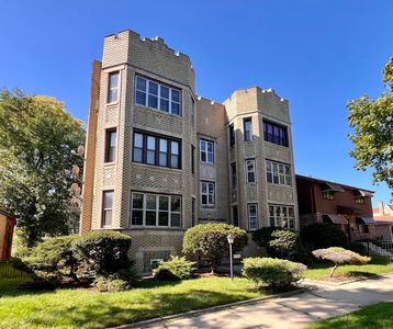 8232 S Michigan Ave APT 3S, Chicago, IL, 60619