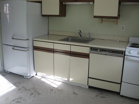 4th image of 75 Norwood Ave #75