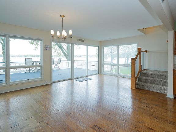 5th image of 3053 Woodhams Ave