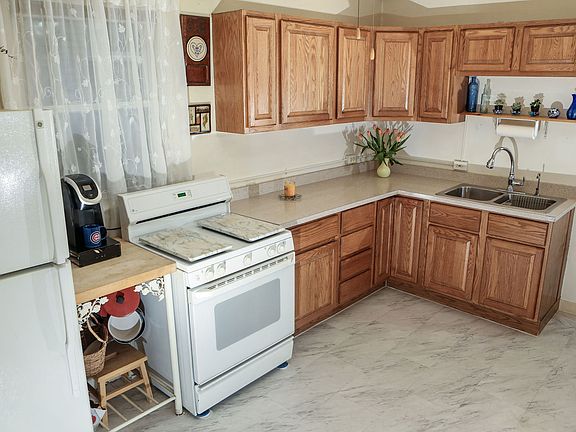 5th image of 3914 N Christiana Ave