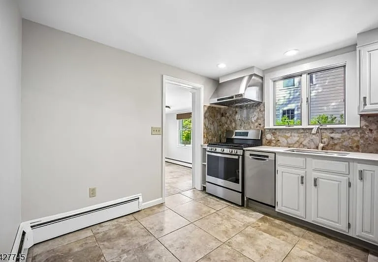 32 Center St — Photo 8