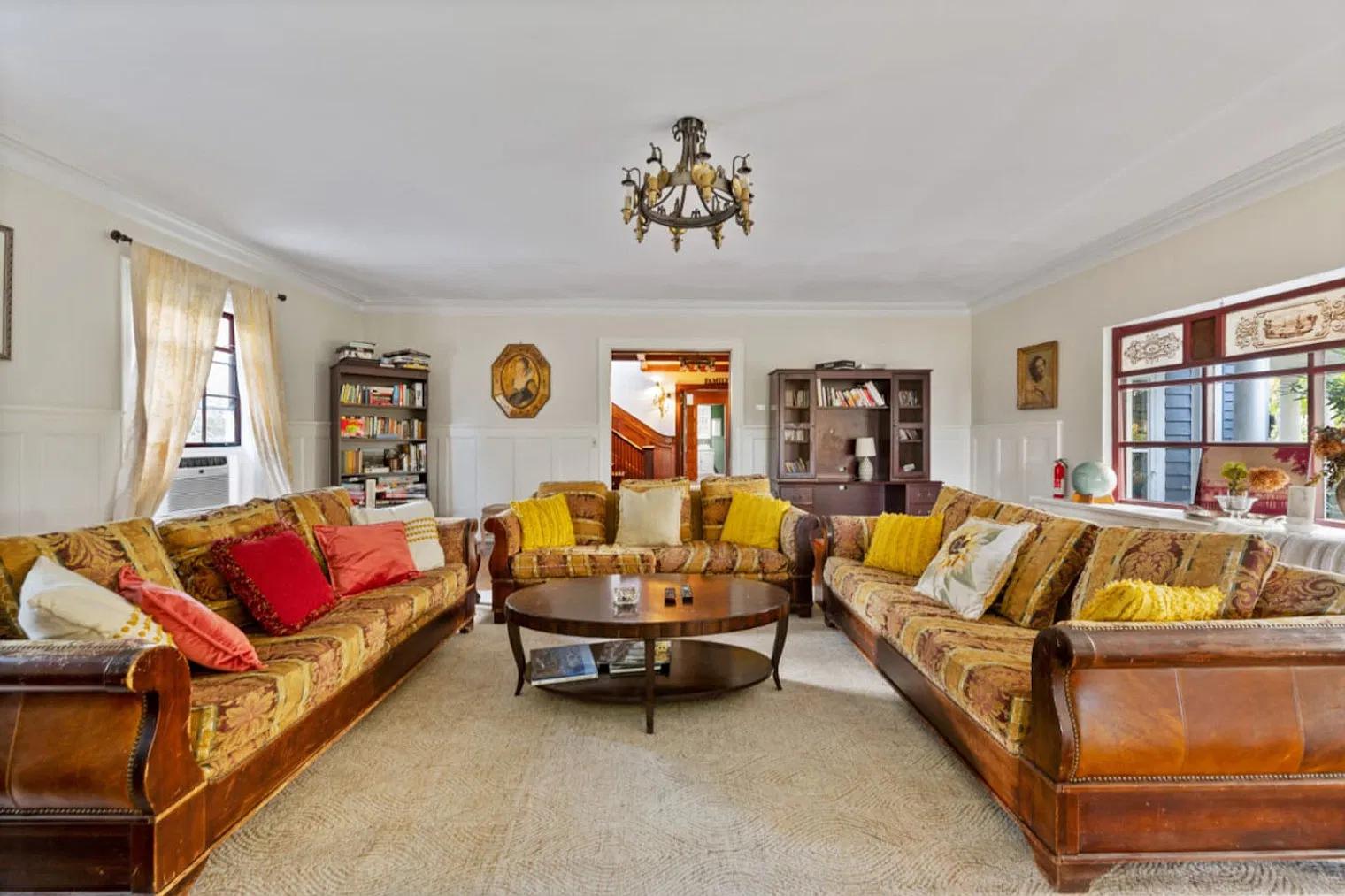 7 bed, 6.0 bath, 6673 sqft, $24,000 — Photo 1