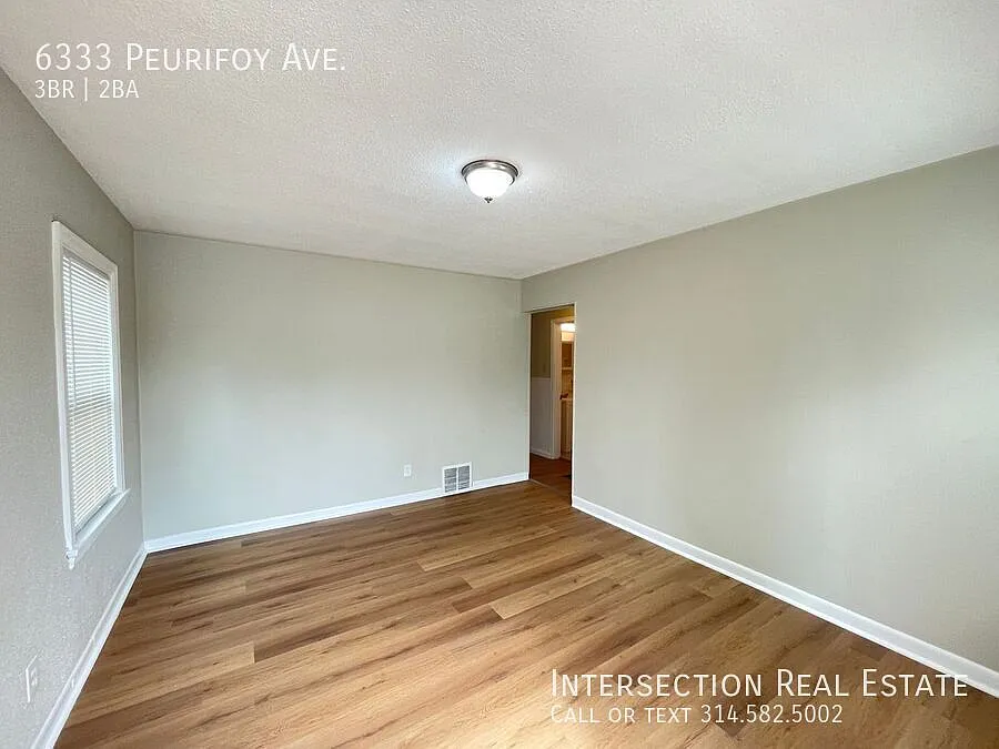 Move In Special! Charming 3 Bed/2bath Home Available In Berkeley, Mo. — Photo 4