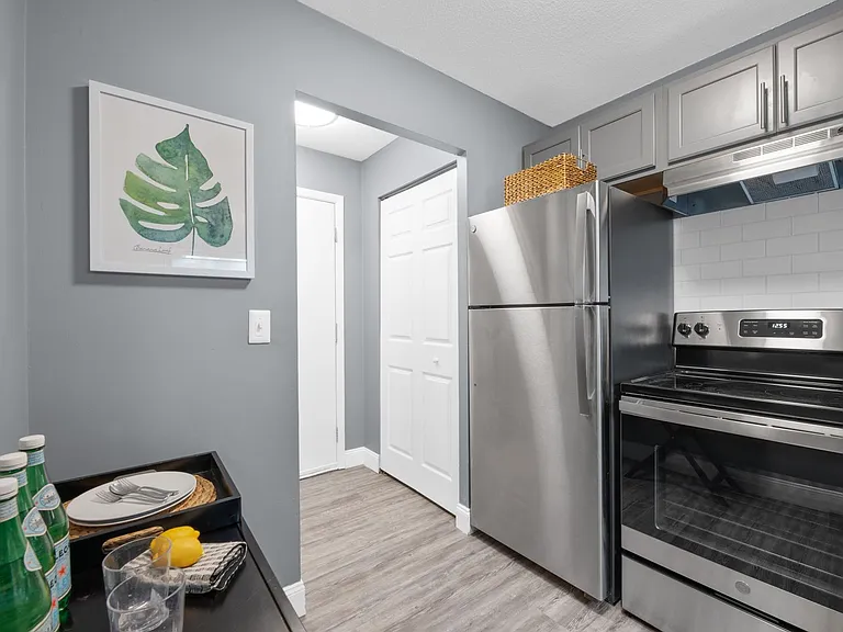 Kingswood Court Apartments and Townhomes — Photo 23